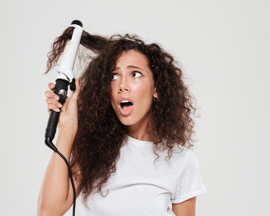 4 errori comuni commessi dalle persone con capelli ricci nella cura dei loro ricci